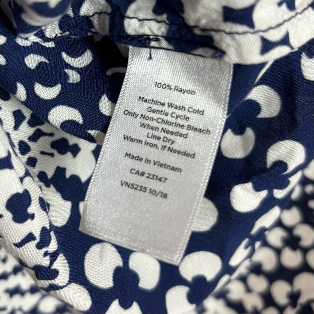Talbots Abstract Clover Blouse Navy White Size Large - Picture 7 of 8